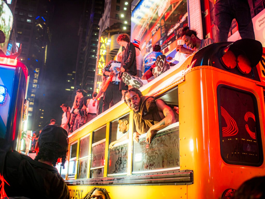 Knicks Fans Raid Bus
